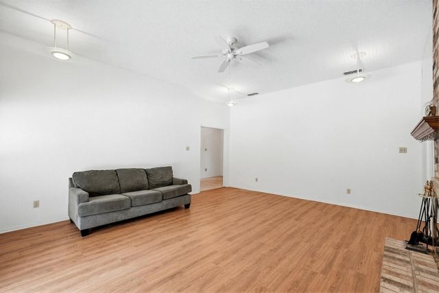 2401 Oak Shadow Court, Arlington, TX 76017