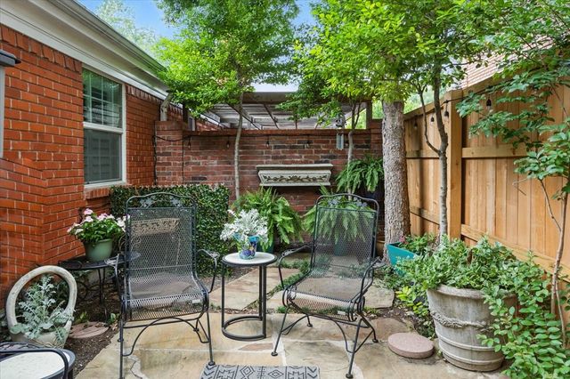 1357 Roaring Springs Road, Fort Worth, TX 76114