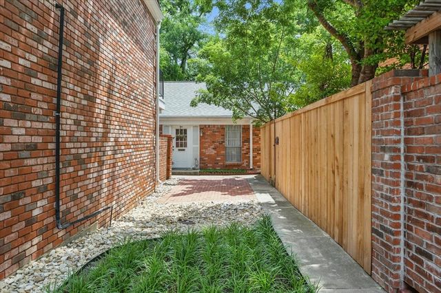 1357 Roaring Springs Road, Fort Worth, TX 76114