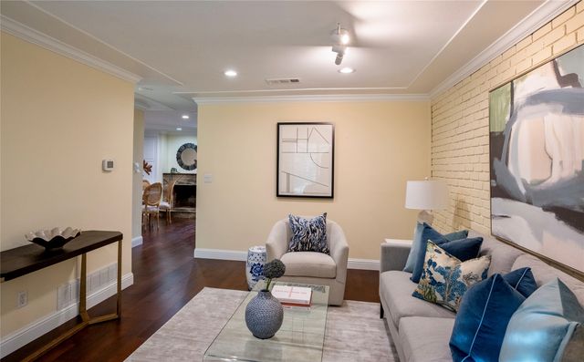 1357 Roaring Springs Road, Fort Worth, TX 76114