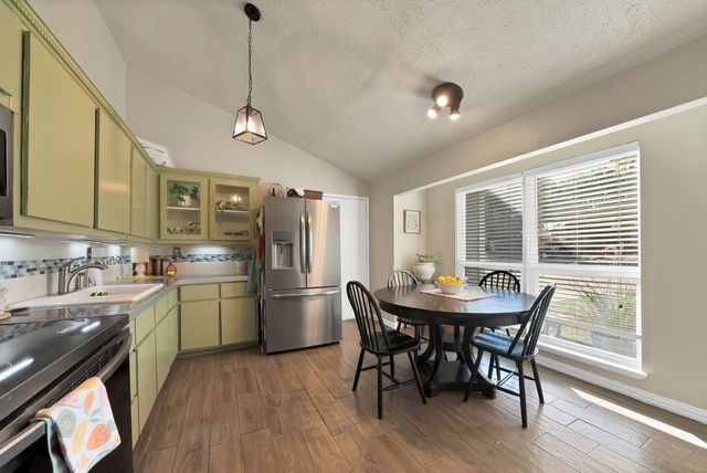 9519 County View Road, Dallas, TX 75249