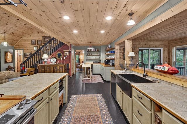 24 Wolf Howl Trail, Sautee Nacoochee, GA 30571