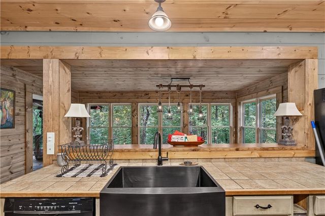24 Wolf Howl Trail, Sautee Nacoochee, GA 30571