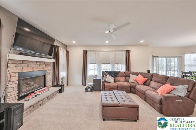 4544 Oakwood Lane, Lower Nazareth Twp, PA 18064