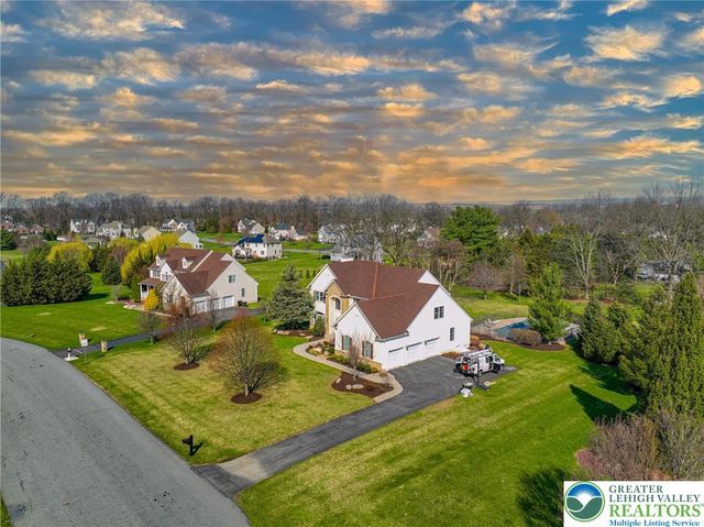 4544 Oakwood Lane, Lower Nazareth Twp, PA 18064