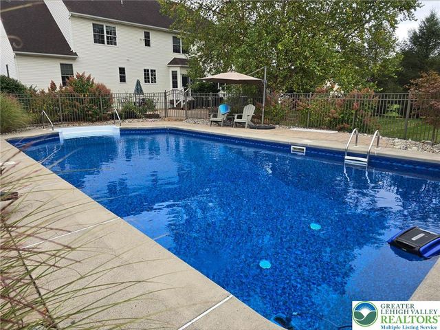 4544 Oakwood Lane, Lower Nazareth Twp, PA 18064