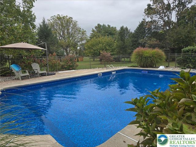 4544 Oakwood Lane, Lower Nazareth Twp, PA 18064