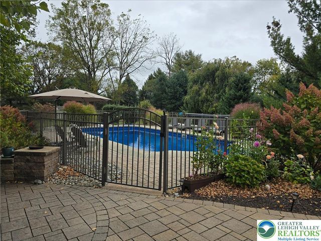 4544 Oakwood Lane, Lower Nazareth Twp, PA 18064