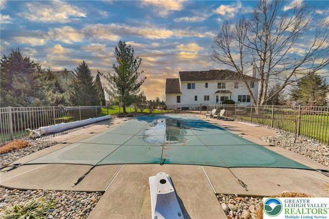 4544 Oakwood Lane, Lower Nazareth Twp, PA 18064