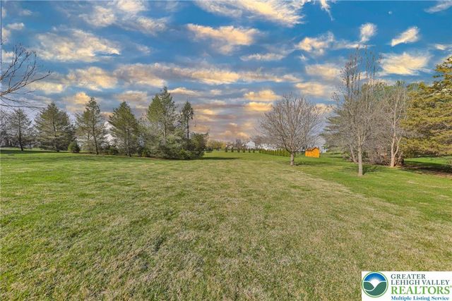 4544 Oakwood Lane, Lower Nazareth Twp, PA 18064