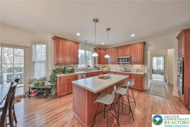 4544 Oakwood Lane, Lower Nazareth Twp, PA 18064