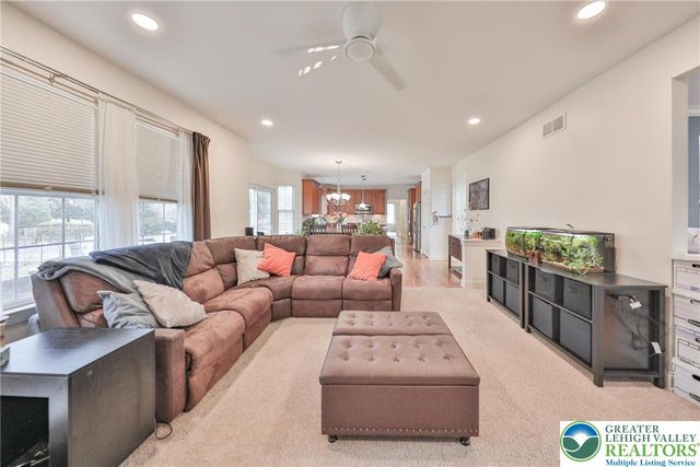 4544 Oakwood Lane, Lower Nazareth Twp, PA 18064