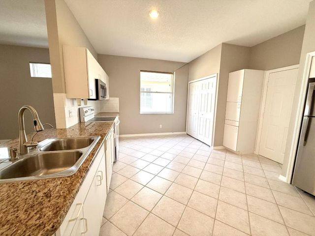 988 NW Tuscany Drive, Port St. Lucie, Port St Lucie, FL 34986