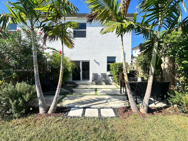 12641 NW 23rd Pl, Miami, FL 33167