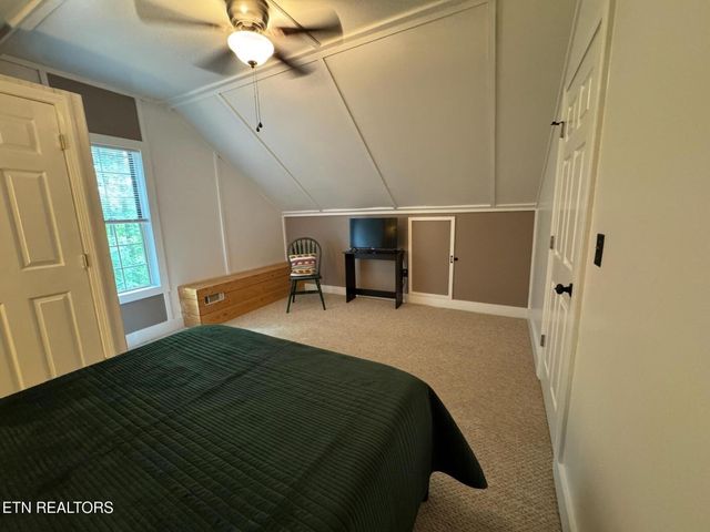 360 Joe Barnett Rd, Jamestown, TN 38556