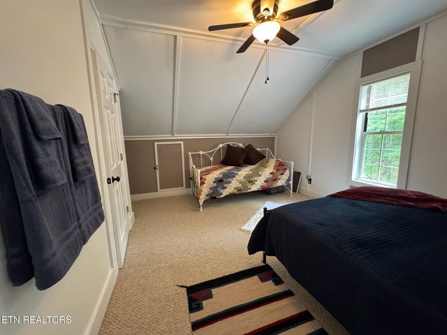 360 Joe Barnett Rd, Jamestown, TN 38556