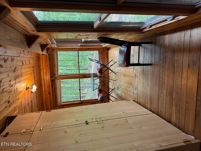 360 Joe Barnett Rd, Jamestown, TN 38556