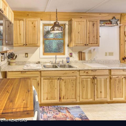360 Joe Barnett Rd, Jamestown, TN 38556