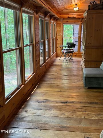 360 Joe Barnett Rd, Jamestown, TN 38556