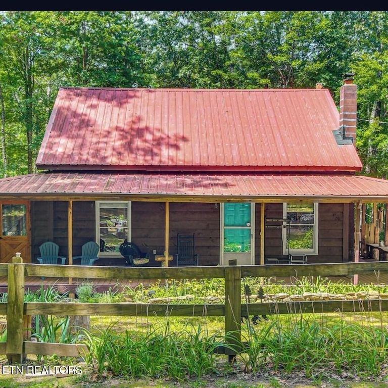 360 Joe Barnett Rd, Jamestown, TN 38556
