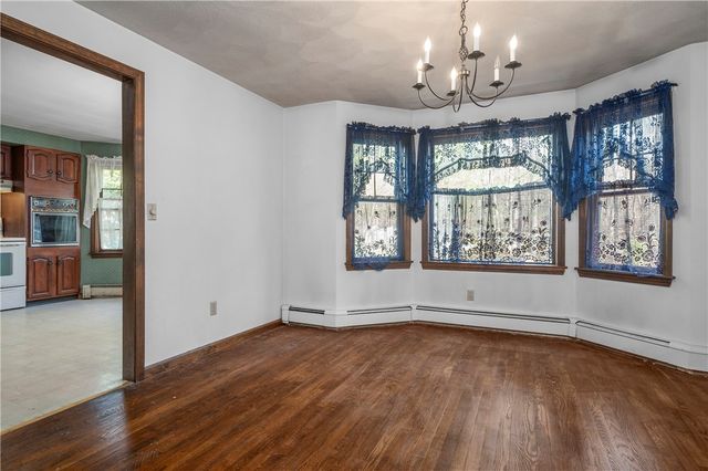 5 Lincoln Drive, North Smithfield, RI 02896