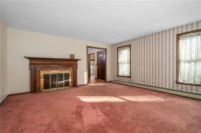 5 Lincoln Drive, North Smithfield, RI 02896