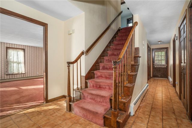 5 Lincoln Drive, North Smithfield, RI 02896