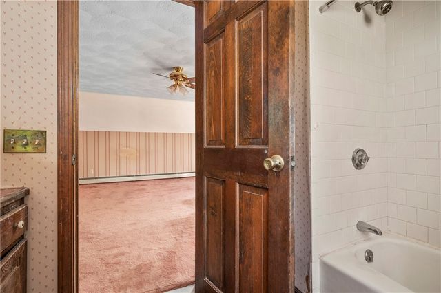 5 Lincoln Drive, North Smithfield, RI 02896