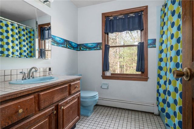 5 Lincoln Drive, North Smithfield, RI 02896