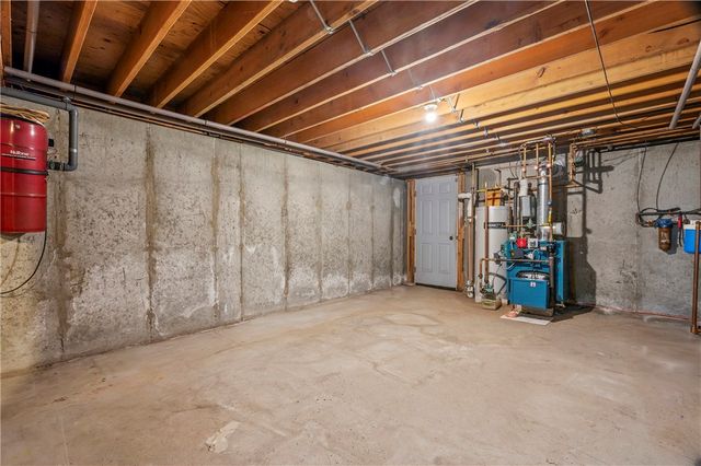 5 Lincoln Drive, North Smithfield, RI 02896