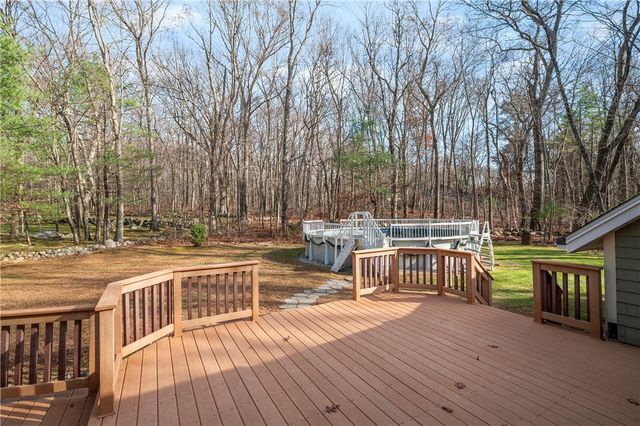 5 Lincoln Drive, North Smithfield, RI 02896