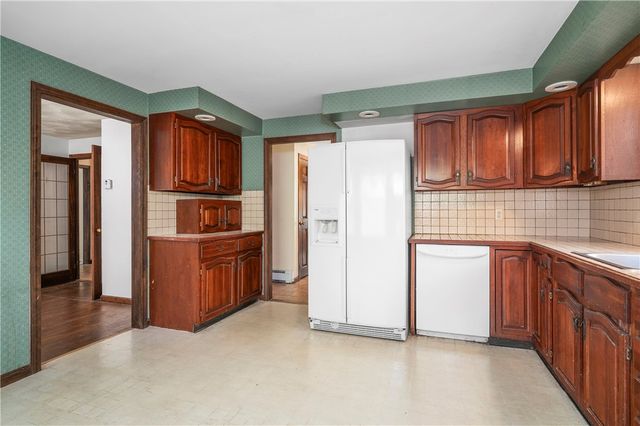 5 Lincoln Drive, North Smithfield, RI 02896