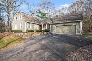 5 Lincoln Drive, North Smithfield, RI 02896