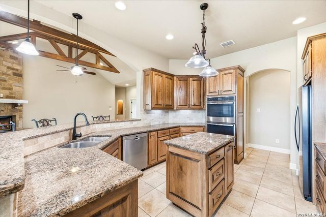 133 Copper Creek Dr, La Vernia, TX 78121