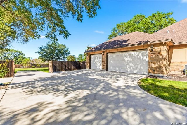 133 Copper Creek Dr, La Vernia, TX 78121