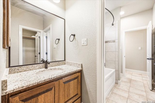 133 Copper Creek Dr, La Vernia, TX 78121
