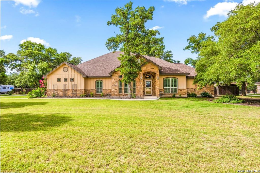 133 Copper Creek Dr, La Vernia, TX 78121