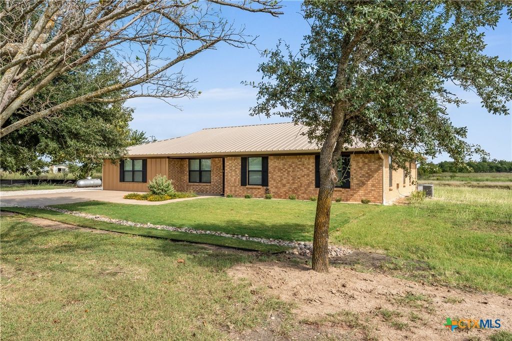 Image 3 of property listing at 6950 Stallion Road, Temple, TX 76501