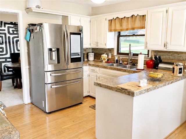 529 Carolina Avenue N, Statesville, NC 28677