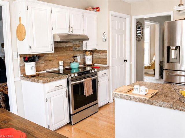 529 Carolina Avenue N, Statesville, NC 28677