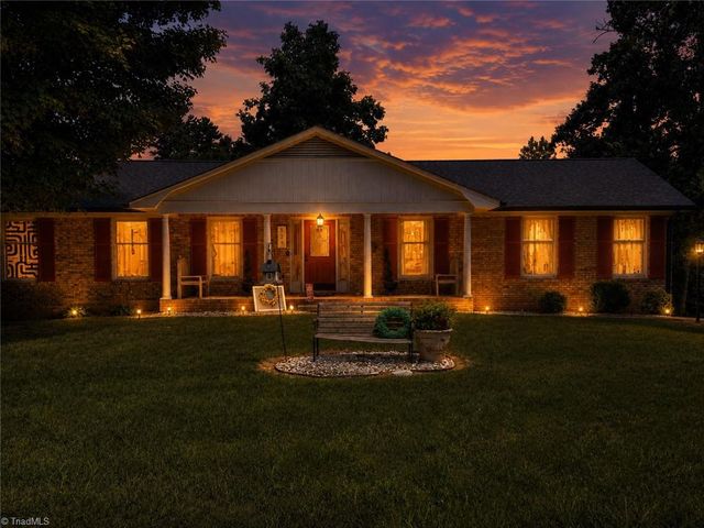 529 Carolina Avenue N, Statesville, NC 28677