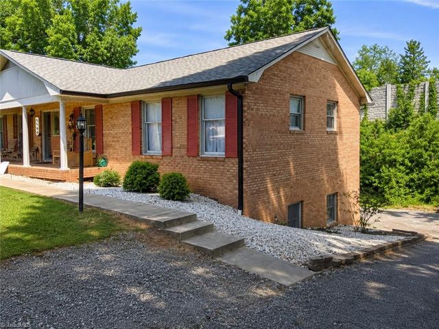 529 Carolina Avenue N, Statesville, NC 28677