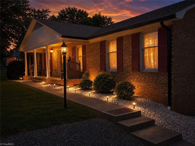 529 Carolina Avenue N, Statesville, NC 28677