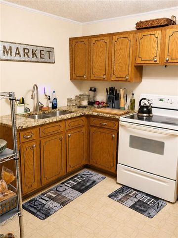 529 Carolina Avenue N, Statesville, NC 28677