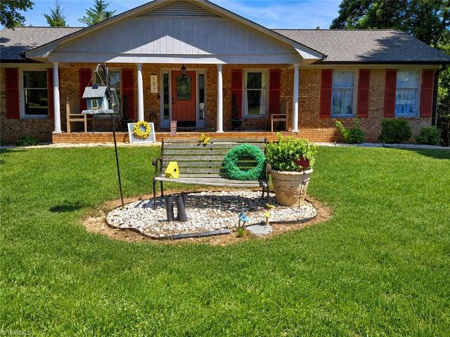 529 Carolina Avenue N, Statesville, NC 28677