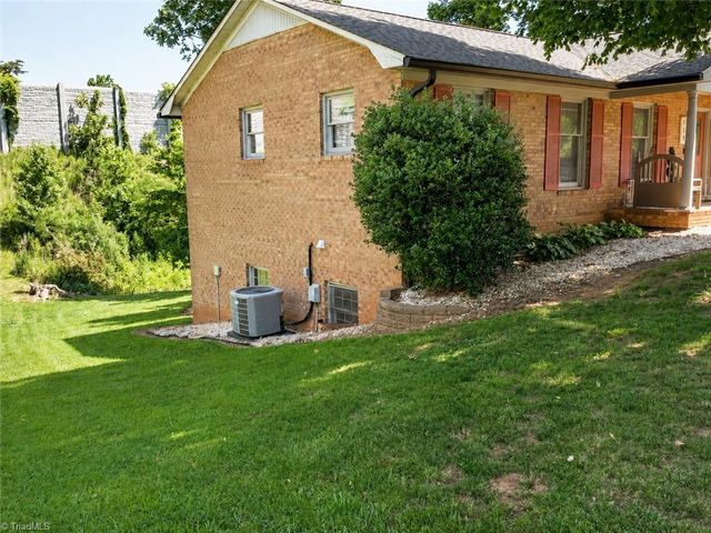 529 Carolina Avenue N, Statesville, NC 28677