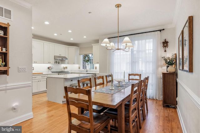 8 WASHINGTON AVE, Haddonfield, NJ 08033