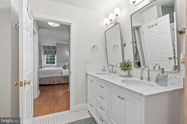 8 WASHINGTON AVE, Haddonfield, NJ 08033