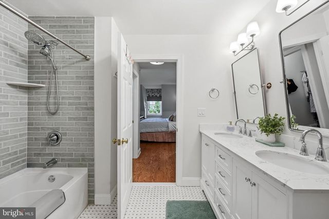 8 WASHINGTON AVE, Haddonfield, NJ 08033