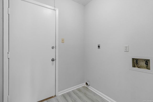 9743 Cylburn, Converse, TX 78109